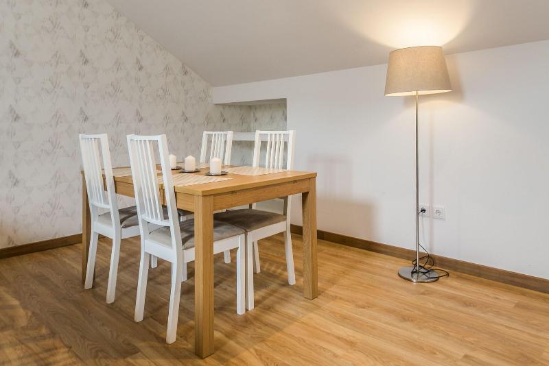 Home Out Rooms & Apartments image