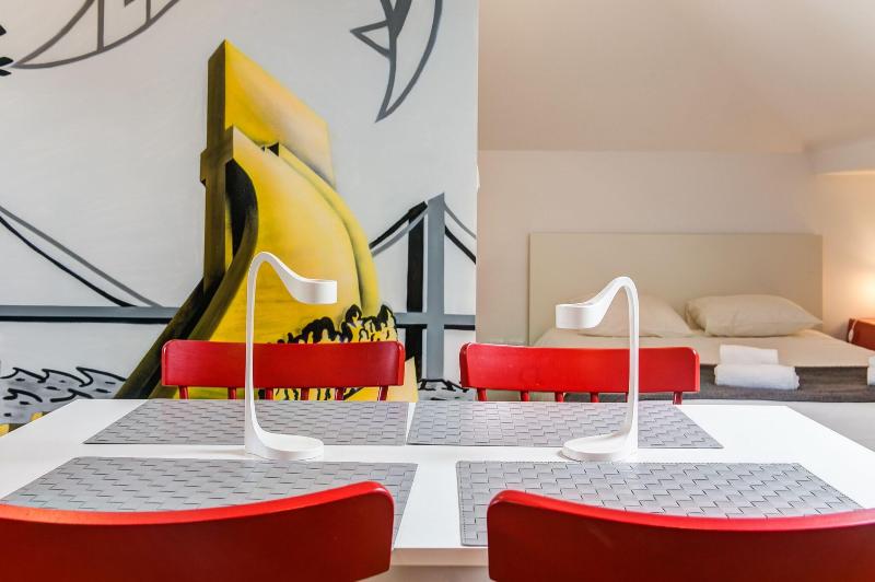 Home Out Rooms & Apartments image
