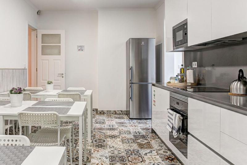 Home Out Rooms & Apartments image