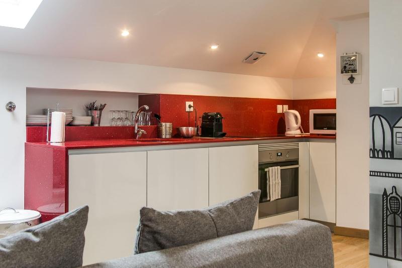 Home Out Rooms & Apartments image