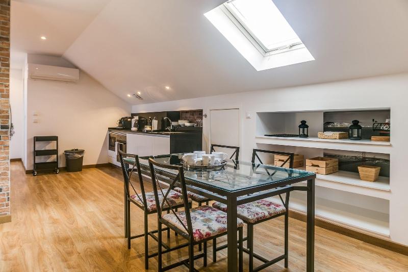 Home Out Rooms & Apartments image