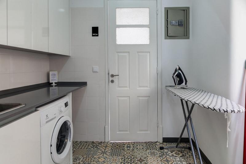 Home Out Rooms & Apartments image