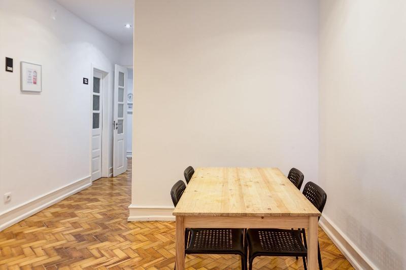 Home Out Rooms & Apartments image