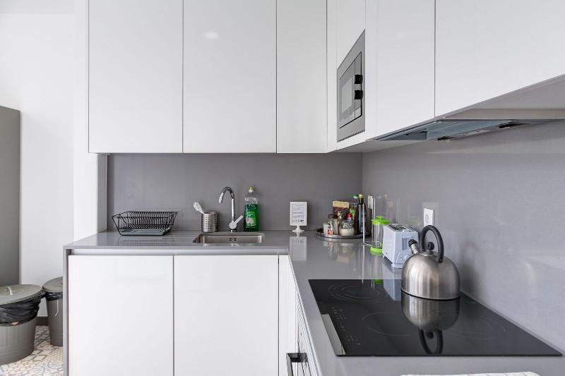 Home Out Rooms & Apartments image
