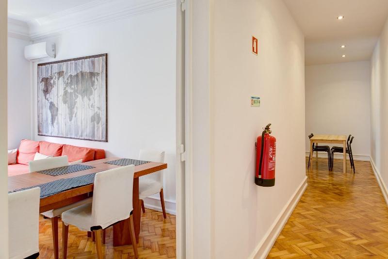 Home Out Rooms & Apartments image