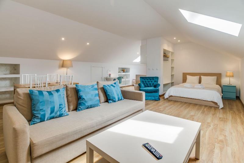 Home Out Rooms & Apartments image