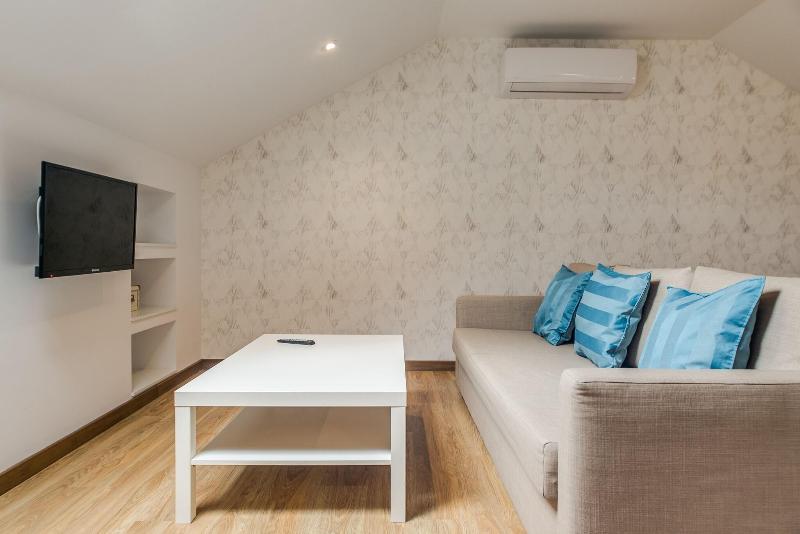 Home Out Rooms & Apartments image