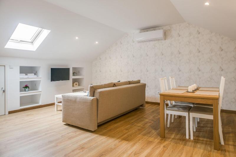 Home Out Rooms & Apartments image