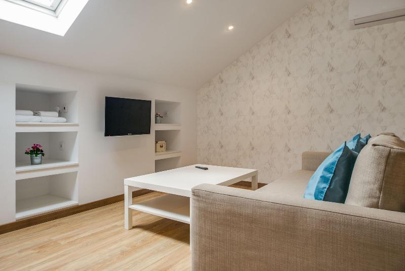 Home Out Rooms & Apartments image