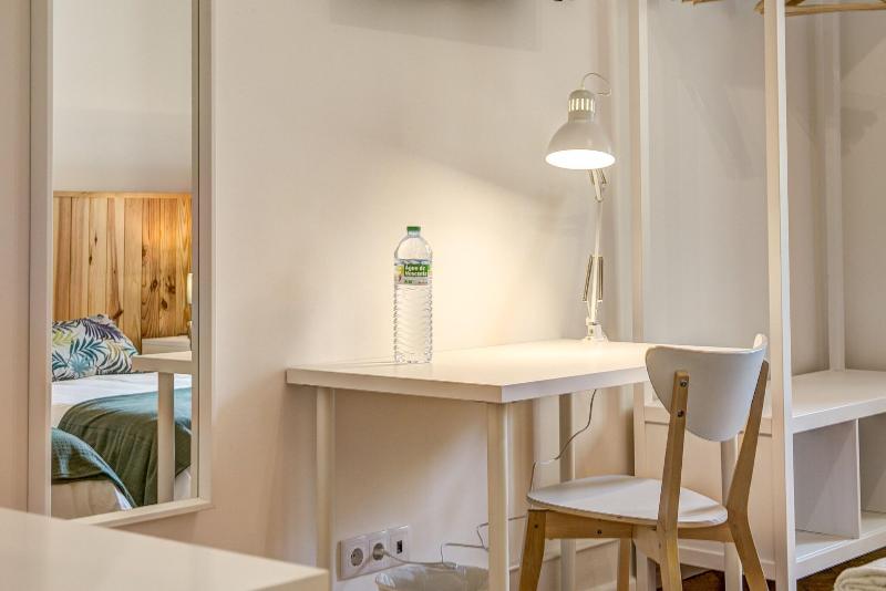 Home Out Rooms & Apartments image
