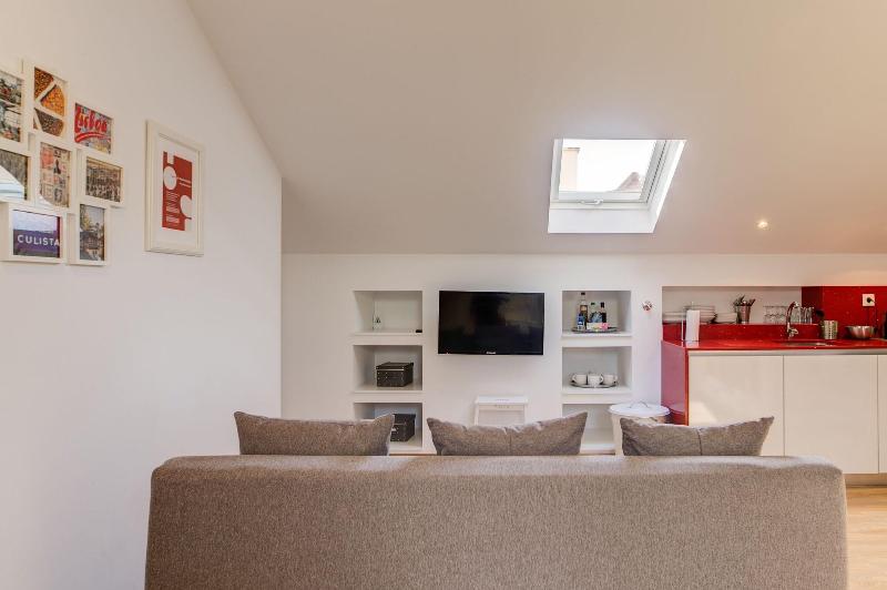Home Out Rooms & Apartments image