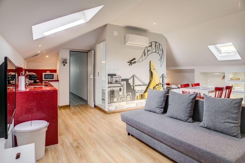 Home Out Rooms & Apartments image