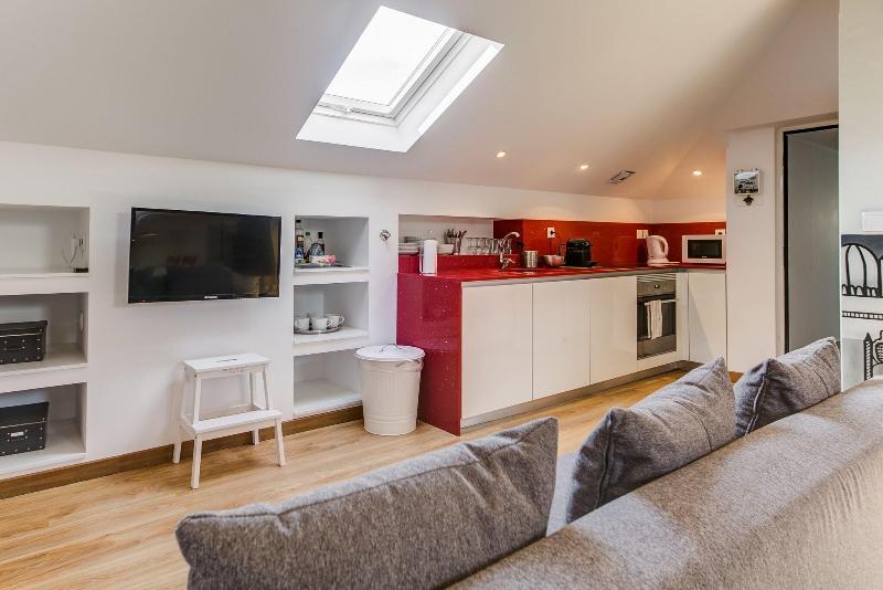 Home Out Rooms & Apartments image