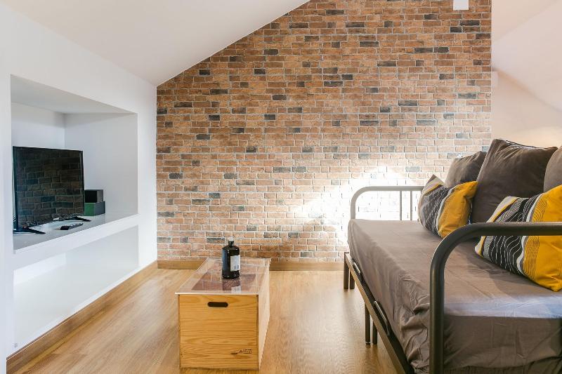 Home Out Rooms & Apartments image