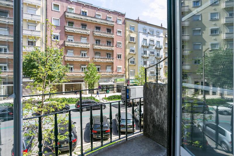 Home Out Rooms & Apartments image