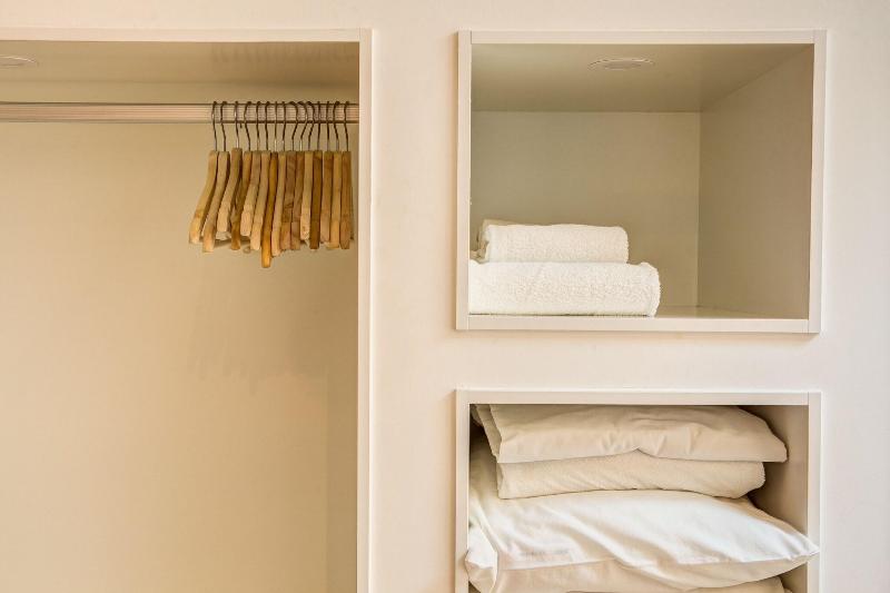 Home Out Rooms & Apartments image