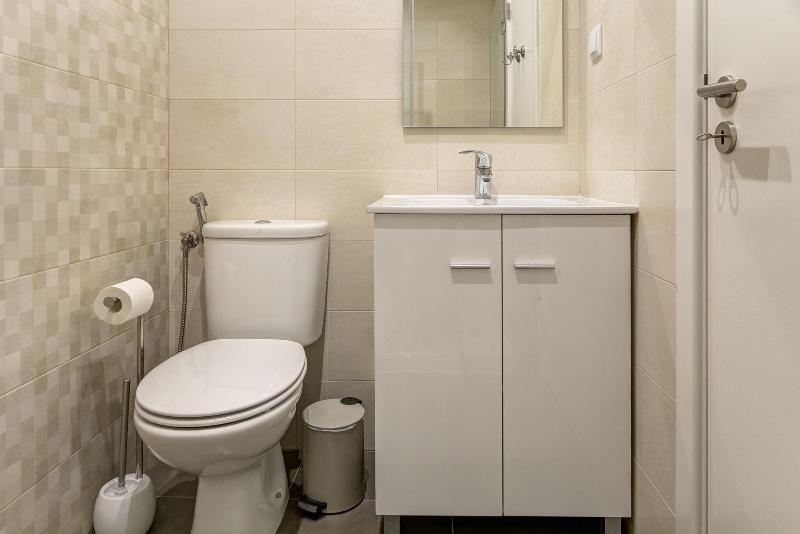 Home Out Rooms & Apartments image