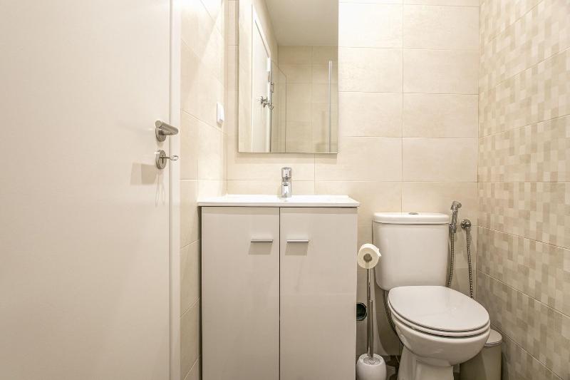 Home Out Rooms & Apartments image