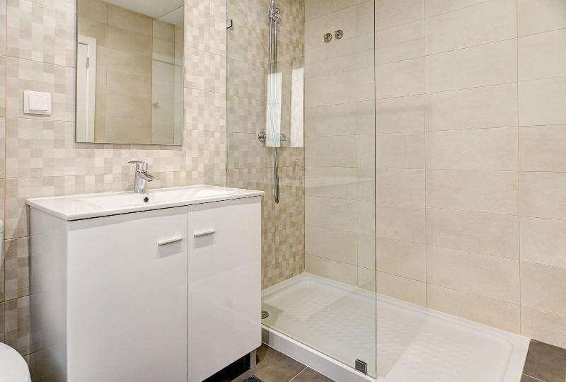 Home Out Rooms & Apartments image