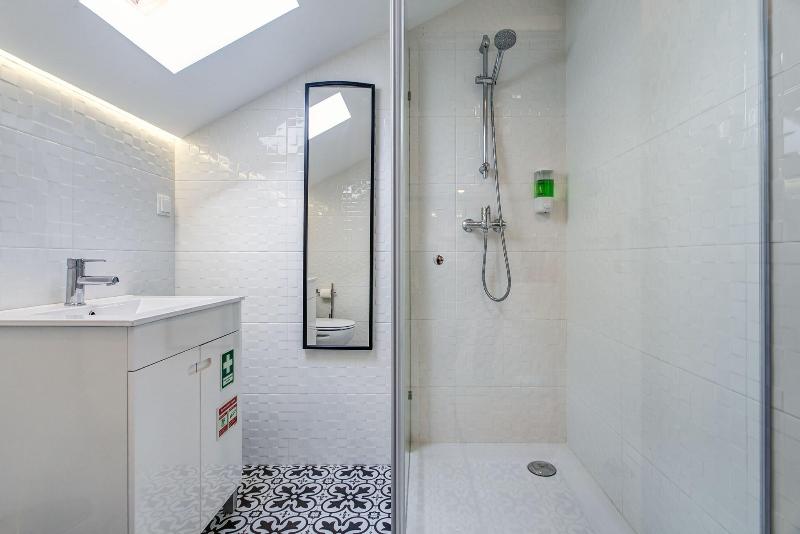 Home Out Rooms & Apartments image