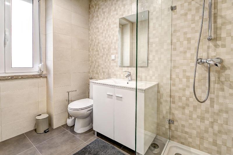 Home Out Rooms & Apartments image