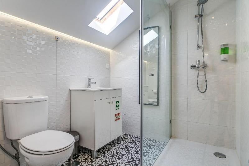 Home Out Rooms & Apartments image