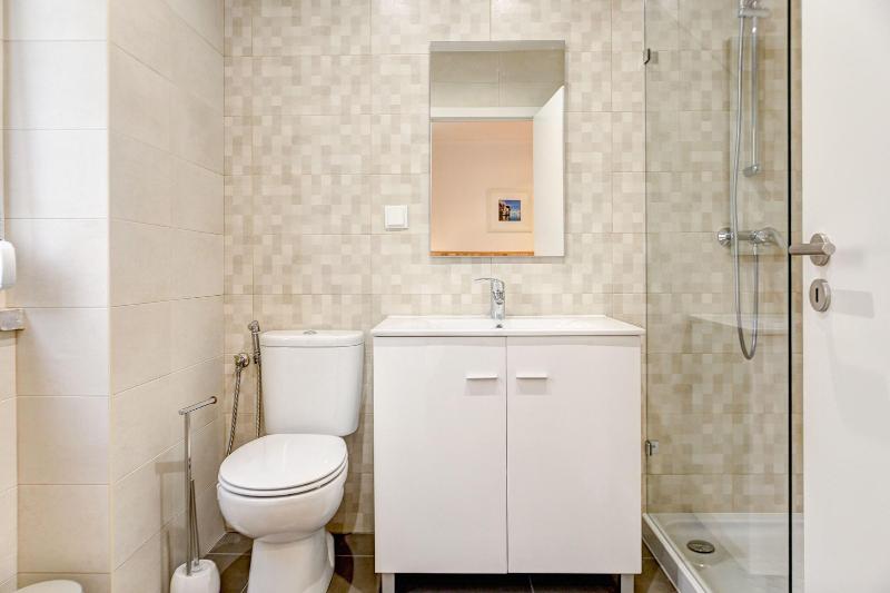 Home Out Rooms & Apartments image