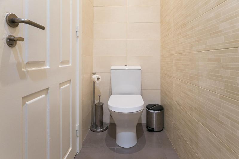 Home Out Rooms & Apartments image