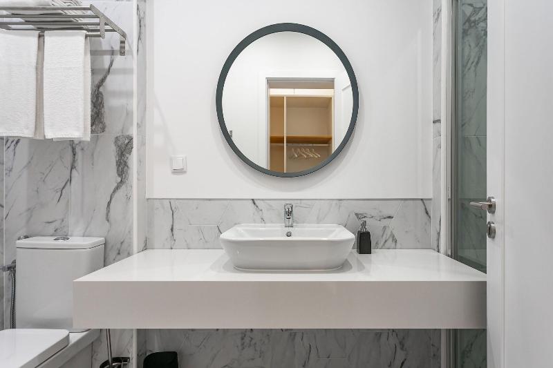 Home Out Rooms & Apartments image