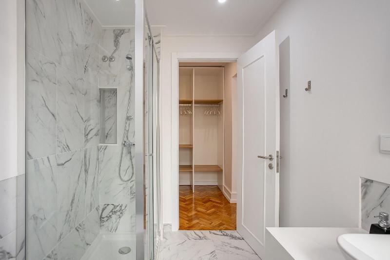 Home Out Rooms & Apartments image