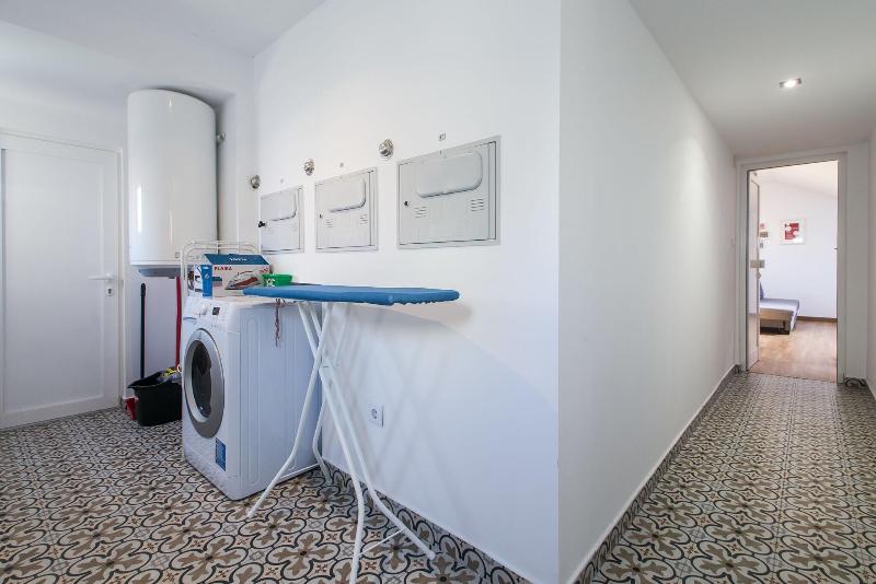 Home Out Rooms & Apartments image