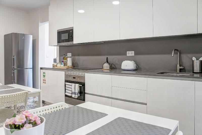 Home Out Rooms & Apartments image