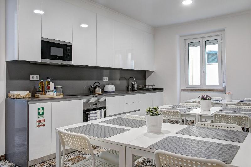 Home Out Rooms & Apartments image