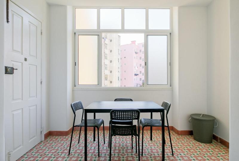 Home Out Rooms & Apartments image