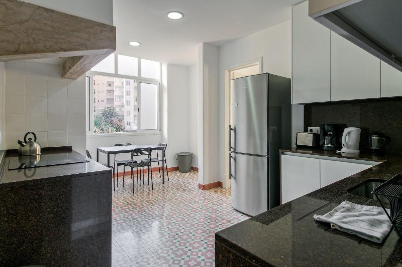 Home Out Rooms & Apartments image