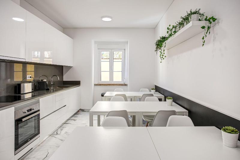Home Out Rooms & Apartments image