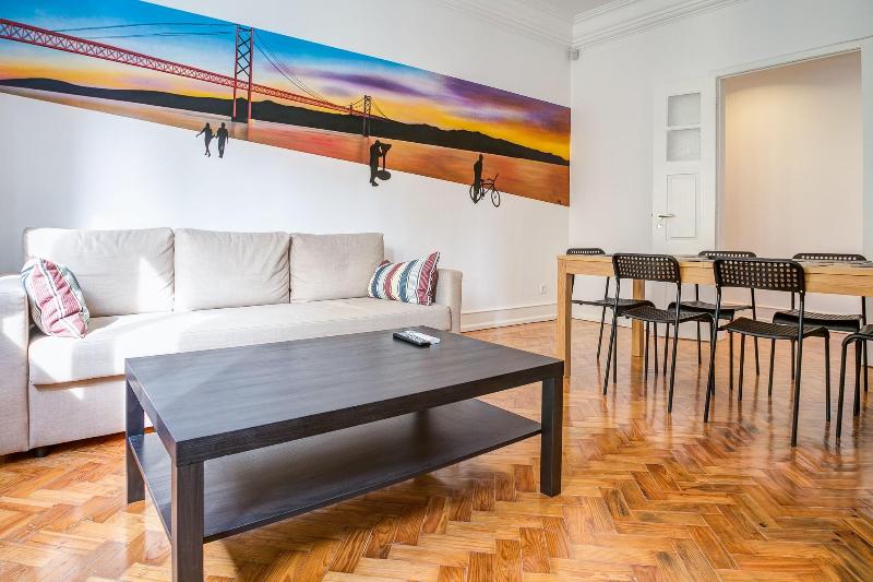 Home Out Rooms & Apartments image
