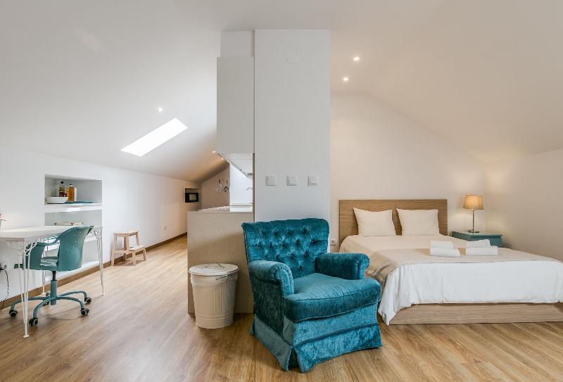 Home Out Rooms & Apartments image
