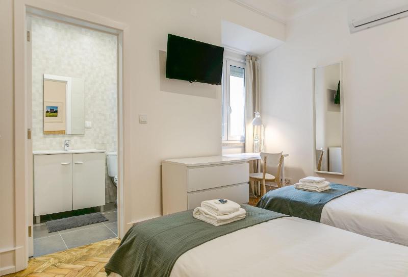 Home Out Rooms & Apartments image