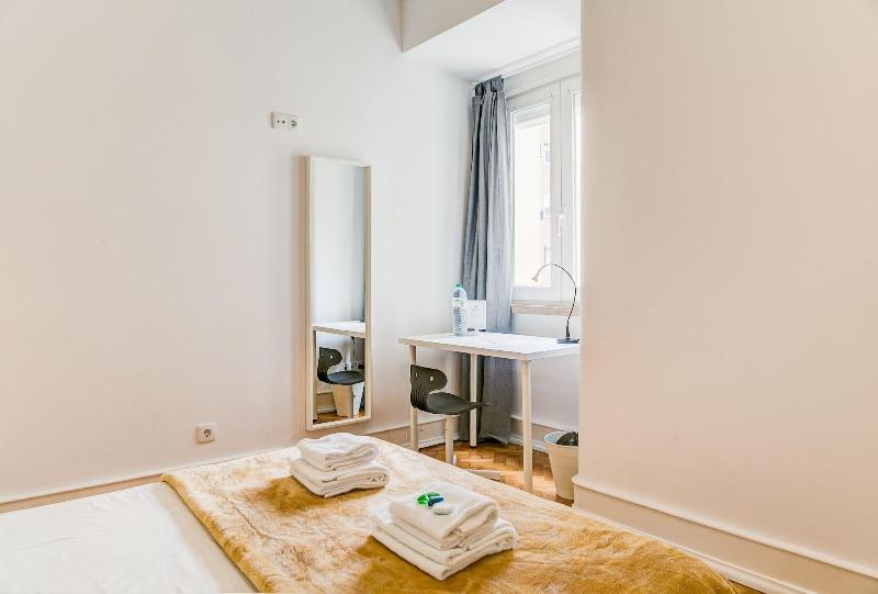 Home Out Rooms & Apartments image