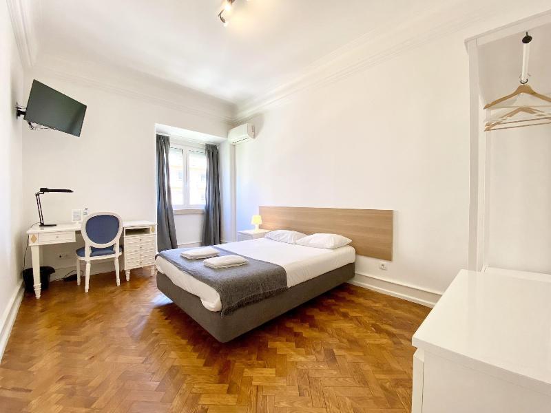 Home Out Rooms & Apartments image