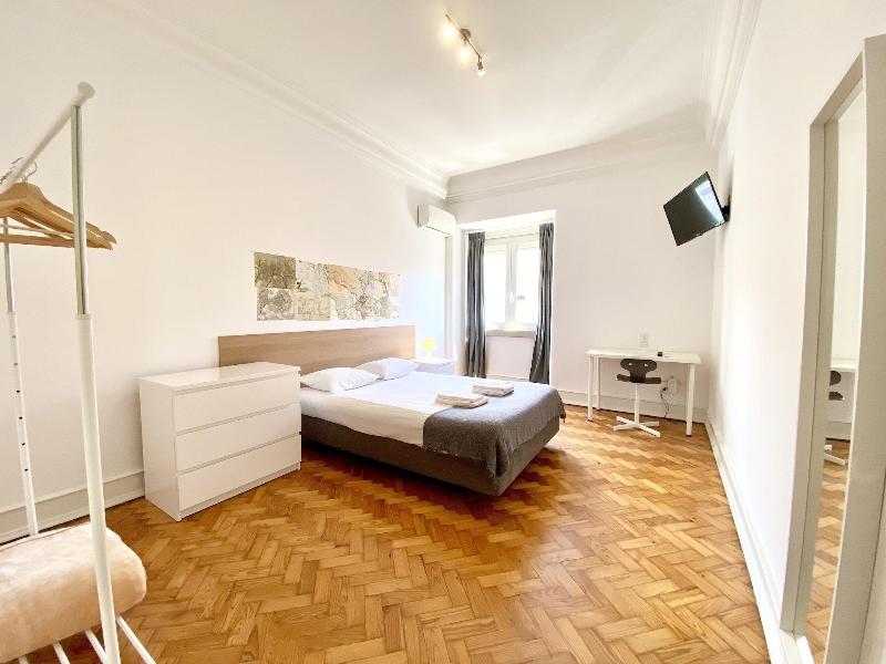 Home Out Rooms & Apartments image