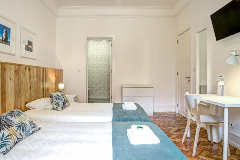 Home Out Rooms & Apartments image