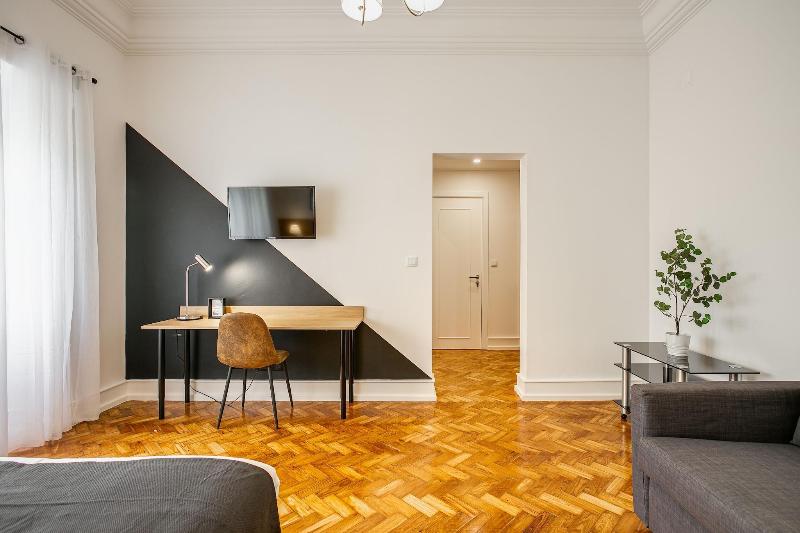Home Out Rooms & Apartments image