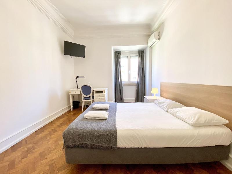 Home Out Rooms & Apartments image