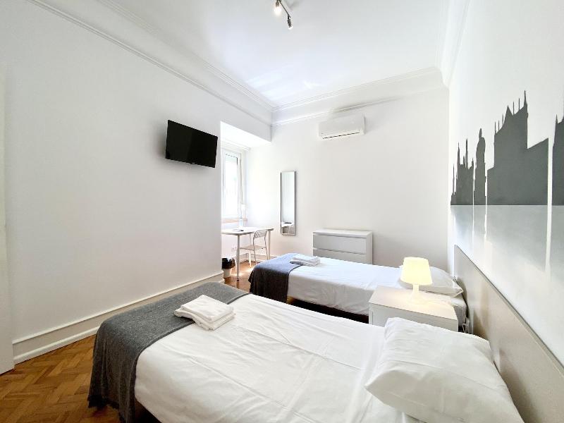 Home Out Rooms & Apartments image