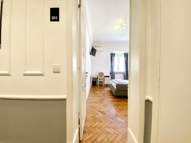 Home Out Rooms & Apartments image