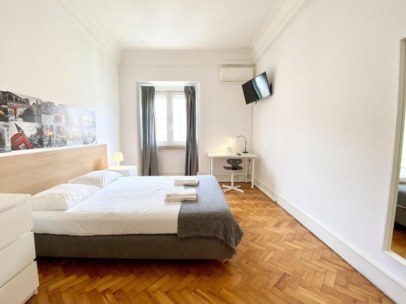 Home Out Rooms & Apartments image