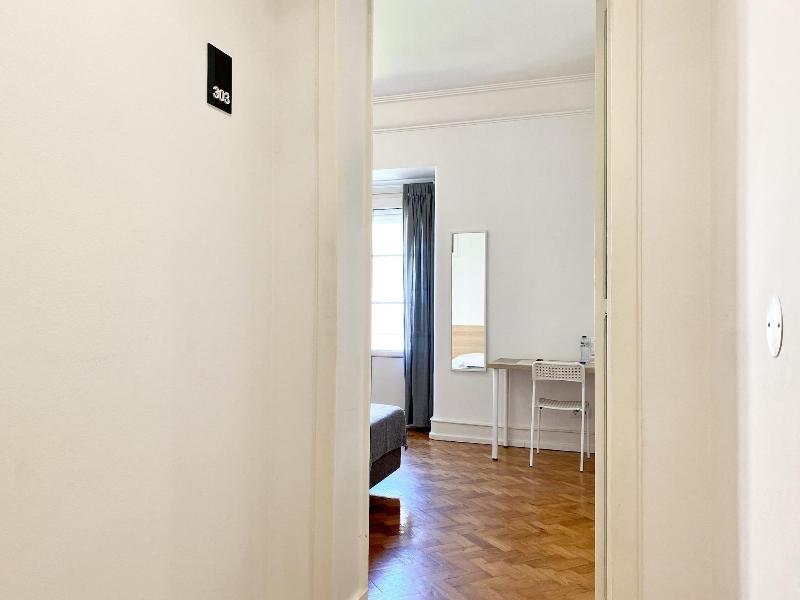 Home Out Rooms & Apartments image