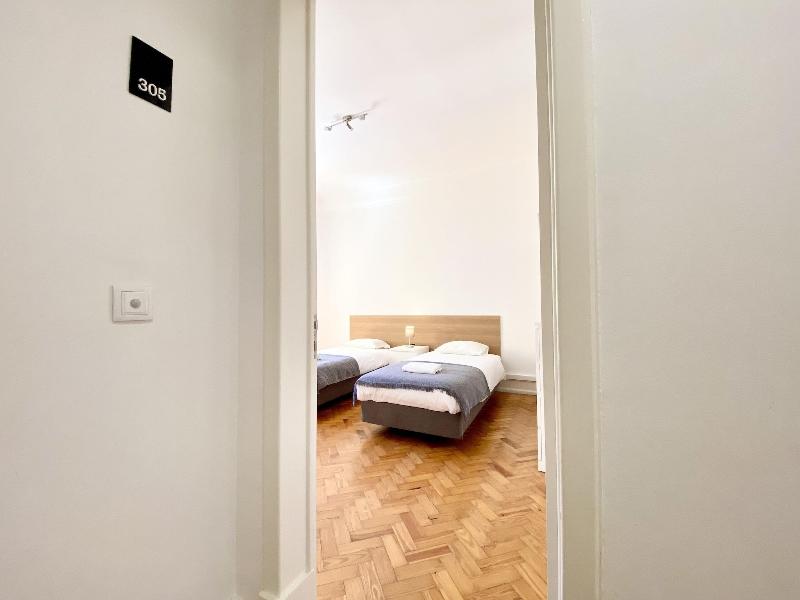 Home Out Rooms & Apartments image